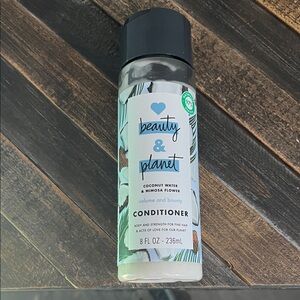 Beauty & Planet Coconut Water & Mimosa Flower Conditioner
